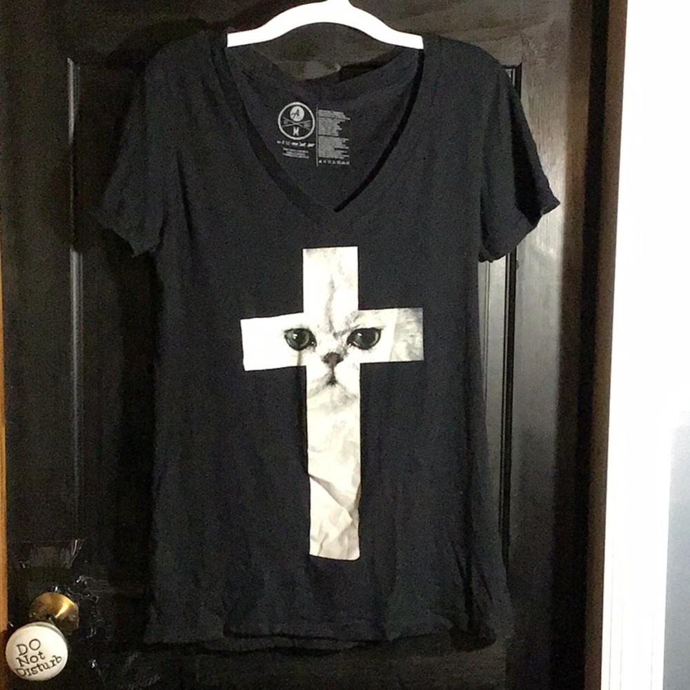 Cross cat v neck top
